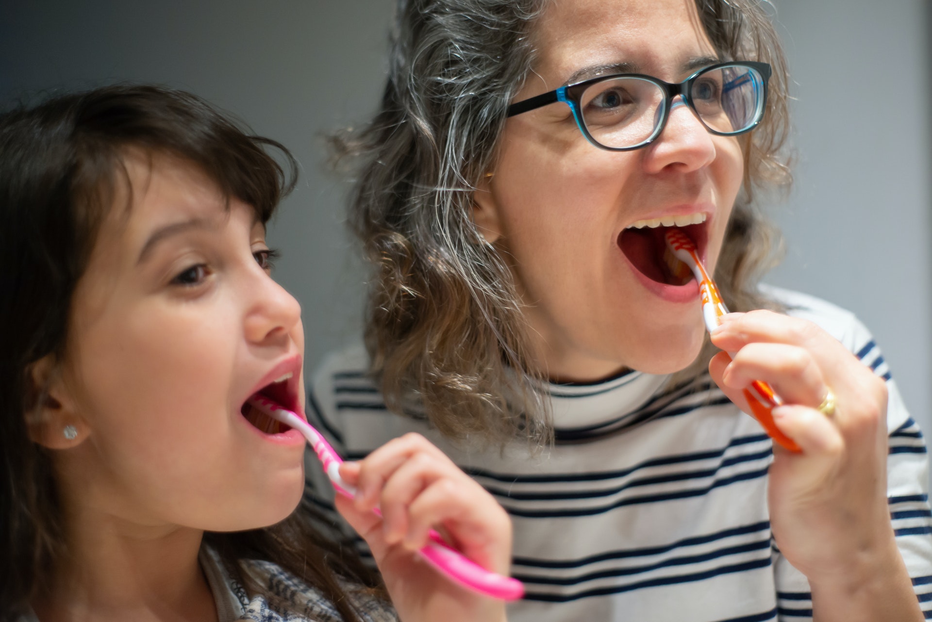 Which Type of Toothbrush Is Best? And When Should You Throw a Toothbrush Out?