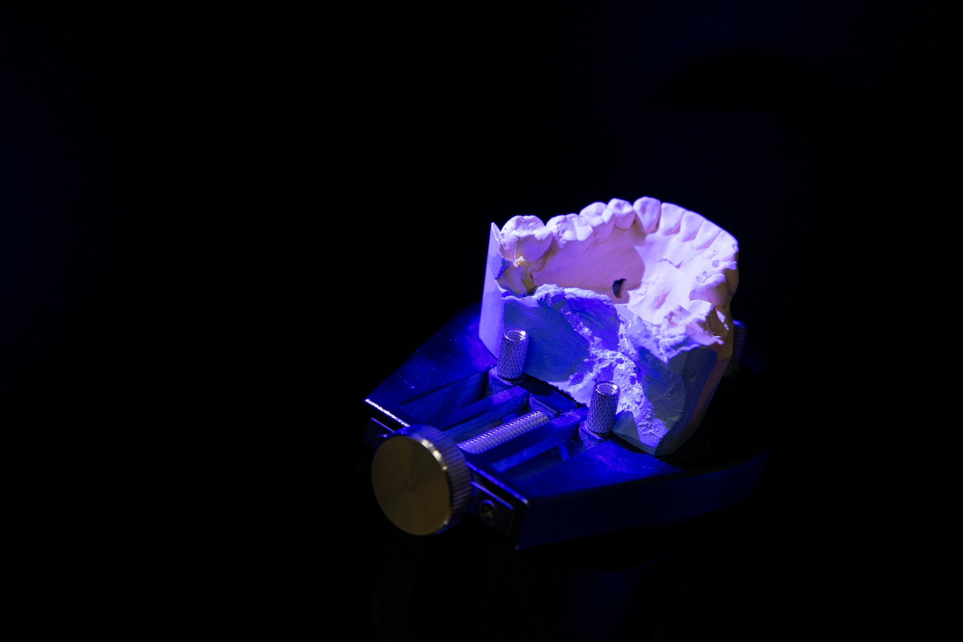 Could New Technology Automatically Create Highly Accurate False Teeth?