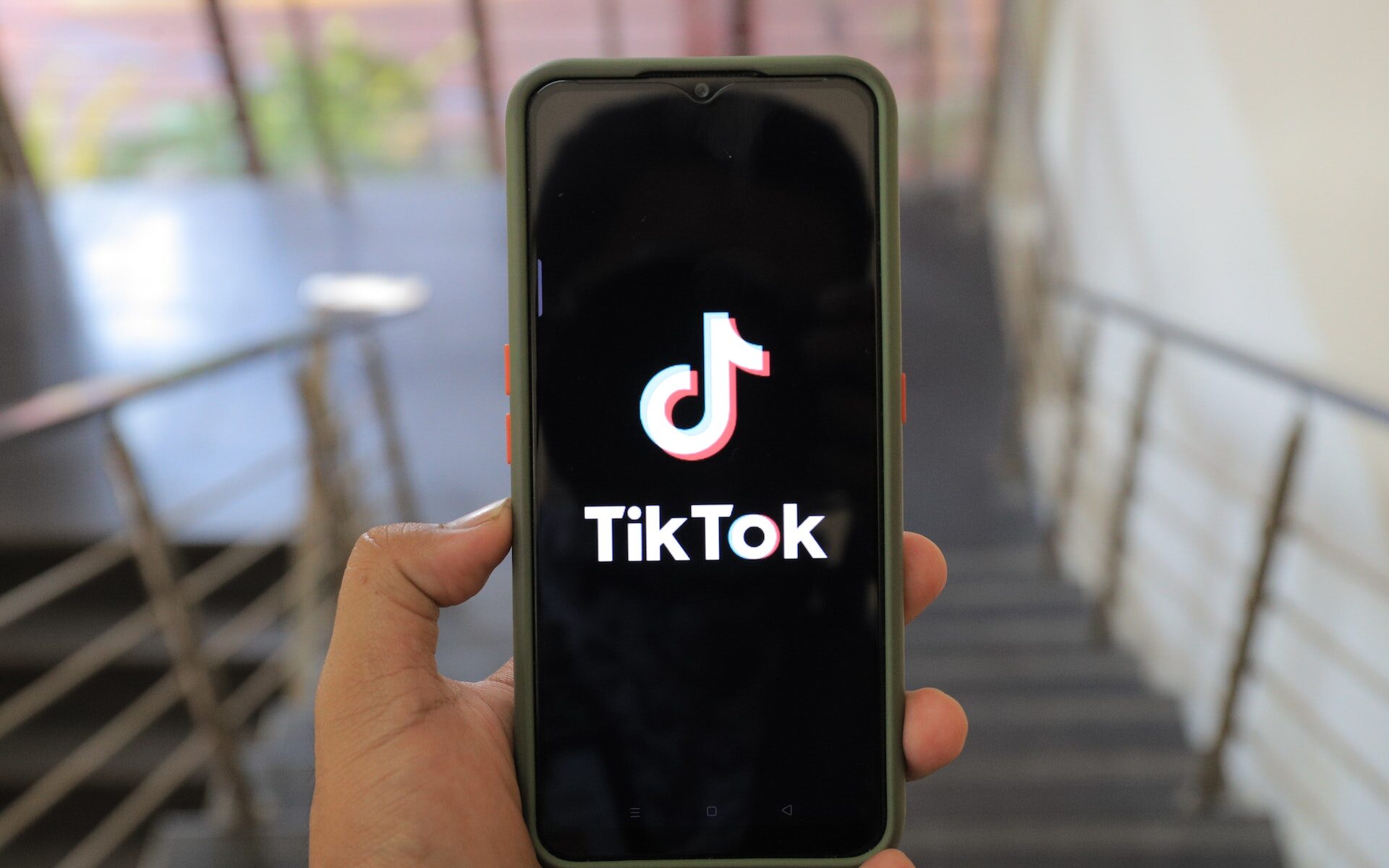 TikTok’s Worrying DIY Dentistry: What Are These Dangerous Trends?