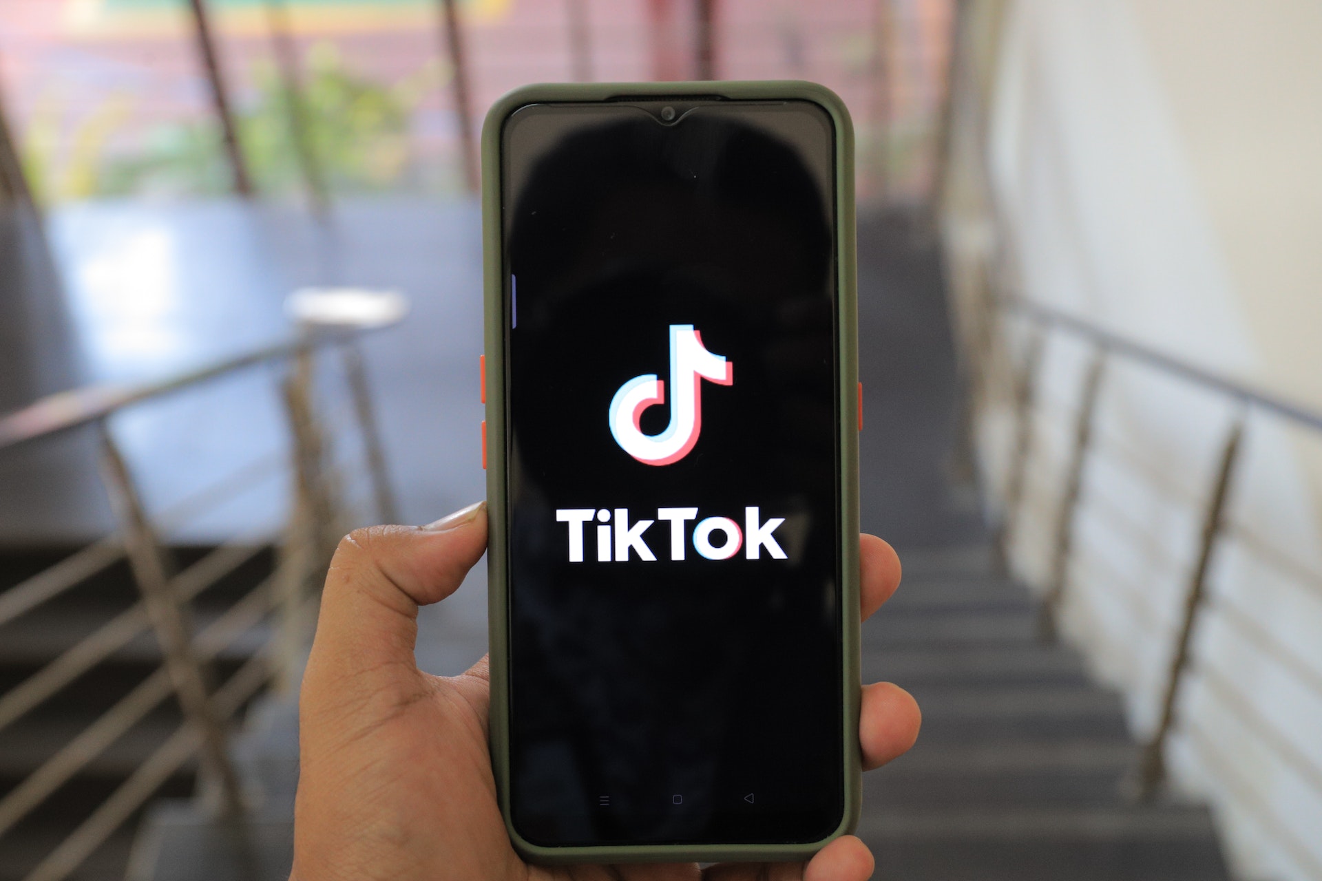 TikTok’s Worrying DIY Dentistry: What Are These Dangerous Trends?