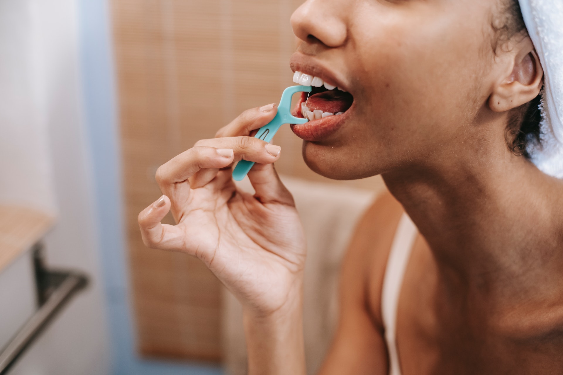 Is Flossing Actually Effective? And Is Having the Correct Flossing Technique Important?